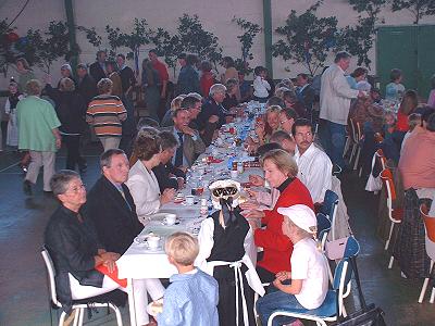 Tisch mit Ehrengästen - 775-Jahrfeier in Möhnsen