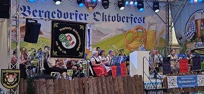Möhnsener Musikanten auf dem Bergedorfer Oktoberfest in Hamburg