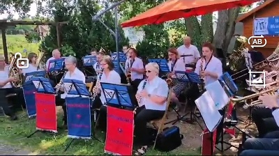 Möhnsener Musikanten beim Biergartenkonzert am Elbe-Lübeck-Kanal 2023