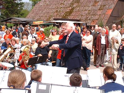 Ministepräsident Carstensen dirigiert das deutsch-dänische Jugendorchester