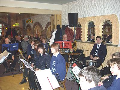 Konzert des Jugendblasorchesters Sachsenwald beim Eisenbahnverein - Bild anklicken zum Vergrößern