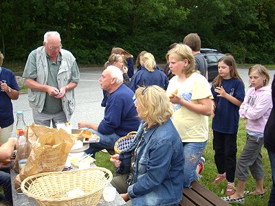 Jugendblasorchester Sachsenwald verbrachte ein Wochenende auf der Insel Fehmarn - Rast mit Frühstück