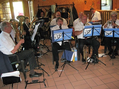 Möhnsener Musikanten auf dem Sommerfest eines Kleingärtnervereins