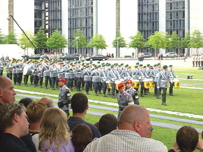 Feierliches Gelöbnisvor dem Berliner Reichstag 2009