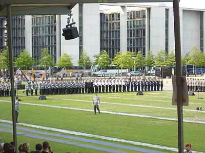 Feierliches Gelöbnis vor dem Berliner Reichstag 2009