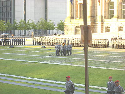 Feierliches Gelöbnis vor dem Berliner Reichstag 2009 - Ablegen des Feierlichen Gelöbnisses