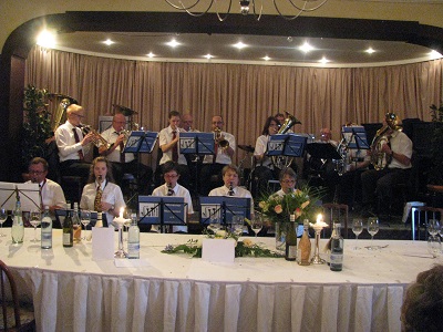 Möhnsener Musikanten auf der goldenen Hochzeit eines Vereinsmitgliedes