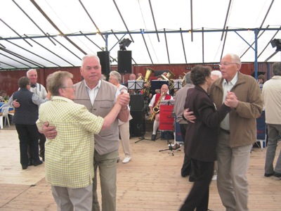 Musikzug Möhnsen beim 101. Holzfest 2012 in Greven - es wurde fleißig getanzt