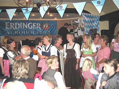 6. zünftiges Oktoberfest in Basthorst 2010 mit dem Musikzug Möhnsen - die 3 schönsten Dirndln wurden prämiert