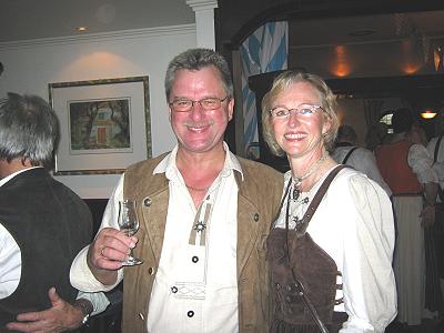 6. zünftiges Oktoberfest in Basthorst 2010 mit dem Musikzug Möhnsen - als Gast die Schützenkönige aus Trittau.