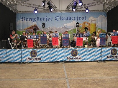 Möhnsener Musikanten auf dem Bergedorfer Oktoberfest 