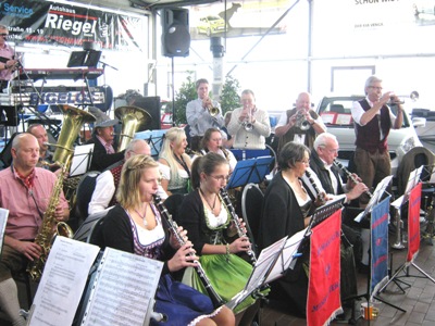 Oktoberfest 2012 im Autohaus Riegel in Trittau mit den Möhnsener Musikanten