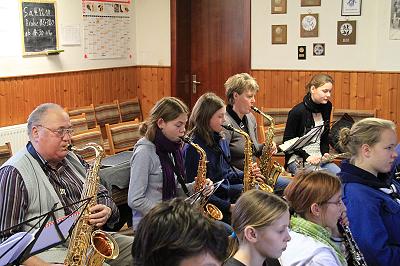 Probennachmittag für Musikzug und Jugendblasorchester im Feuerwehrhaus Basthorst