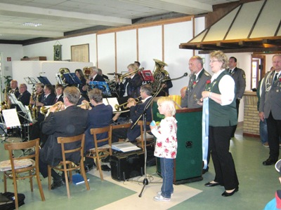 Schützenfest 2012 in Gülzow - IN der Schützenhalle spielen die Möhnsener Musikanten