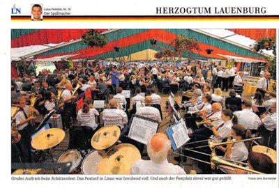 Die Möhnsener Musikanten beim Schützenfest im Festzelt in Linau 2013 - Bild zum Vergrößern bitte anklicken