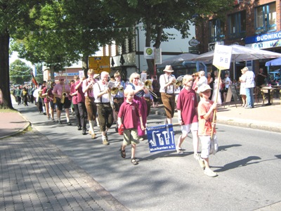 Möhnsener Musikanten beim Schützenfest 2012 in Trittau - Bild anklicken zum Vergrößern