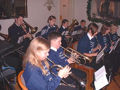 Das Jugendblasorchester Sachsenwald auf einer Weihnachtsfeier 