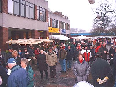  Blick auf den Weihnachtsmarkt in Schwarzenbek - Bild anklicken zum Vergrößern