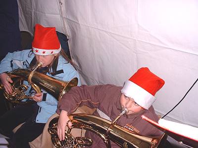 Jugendblasorchester Sachsenwald auf dem Weihnachtsmarkt 2005 in Schwarzenbek - Lena und Lukas