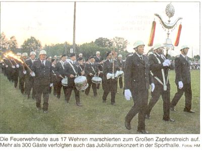 Große Zapfenstreich in Möhnsen - Bild anklicken um den Bericht der LN vom 3.6.08 zu lesen